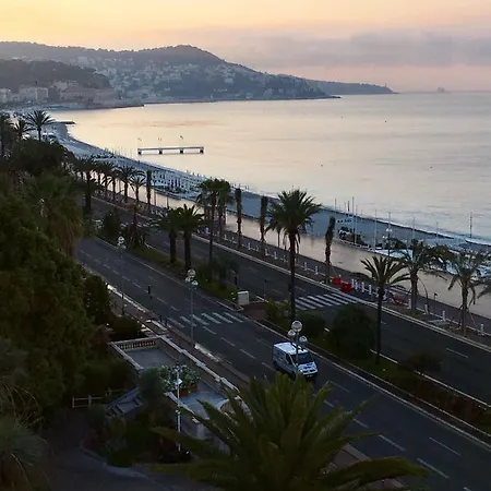 Le Petit Bourgeois De Nizza