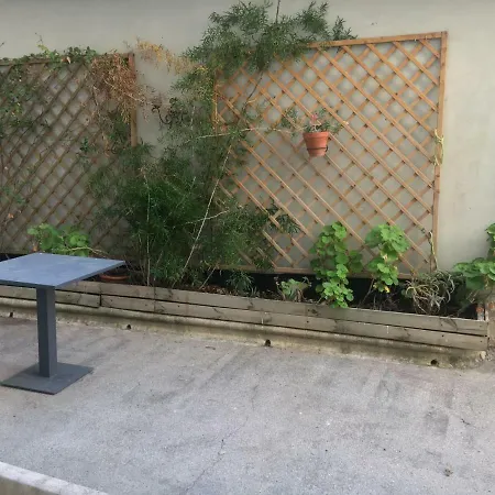 Le Petit Bourgeois De Nizza