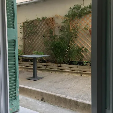 Le Petit Bourgeois De Apartment *