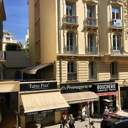 Le Petit Bourgeois De 尼斯