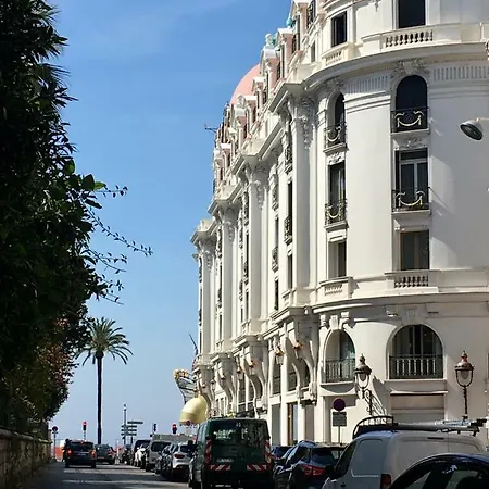 Le Petit Bourgeois De Νίκαια