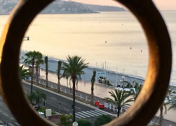 Le Petit Bourgeois De * Nice