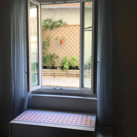 Le Petit Bourgeois De * Nice